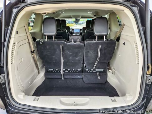 Used 2023 Chrysler Pacifica Touring-L FWD image 24