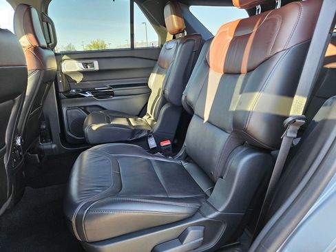 Used 2023 Ford Explorer Platinum w/ Technology Package AWD/4WD image 31