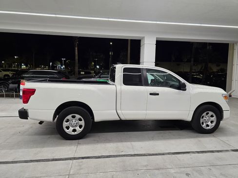 Used 2022 Nissan Titan S image 8