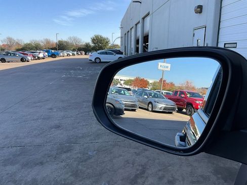 Used 2025 Toyota Tacoma TRD Off-Road image 17