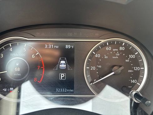 Used 2025 Nissan Versa SV FWD image 12