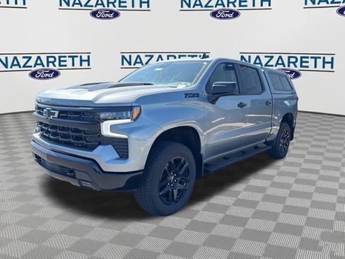 Used 2025 Chevrolet Silverado 1500 LT Trail Boss w/ Dark Appearance Package AWD/4WD image 3