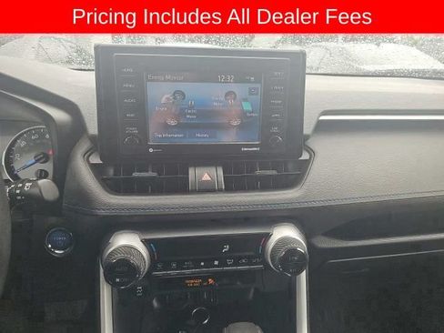 Used 2022 Toyota RAV4 SE AWD/4WD image 7
