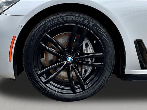 Used 2018 BMW 750i w/ M Sport Package image 36