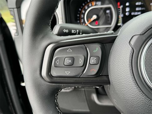 Used 2025 Jeep Gladiator Sport image 22