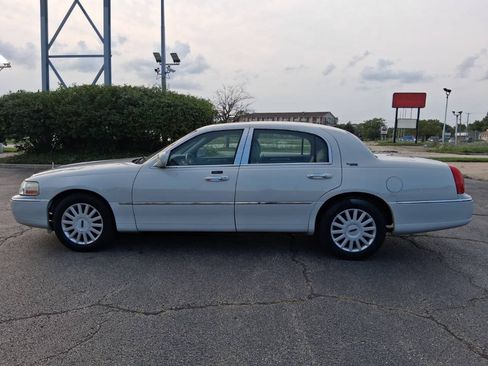 Used 2005 Lincoln Town Car Signature Limited RWD image 5