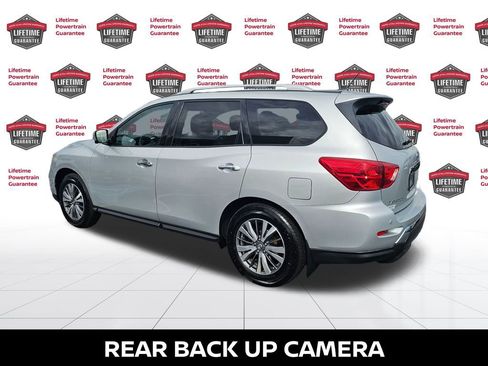 Used 2017 Nissan Pathfinder SL w/ Trailer Tow Package image 4