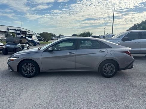 Used 2024 Hyundai Elantra SEL FWD image 8
