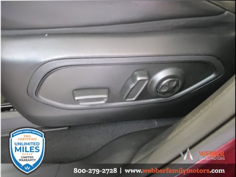 Used 2024 Jeep Grand Cherokee L Limited w/ Black Appearance Package AWD/4WD image 12