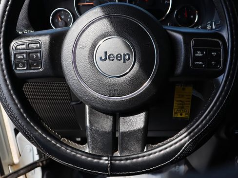 Used 2015 Jeep Wrangler Unlimited Sport w/ Max Tow Package AWD/4WD image 57