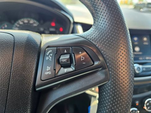 Used 2022 Chevrolet Trax LS w/ Tint and Cruise Package AWD/4WD image 19