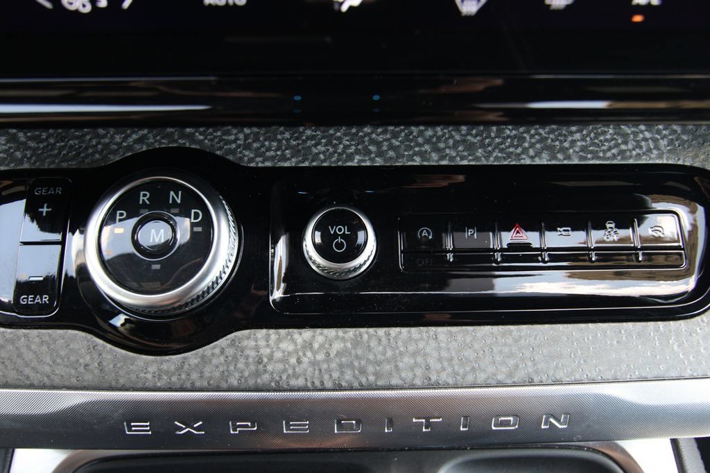 Used 2025 Ford Expedition Tremor AWD/4WD image 29
