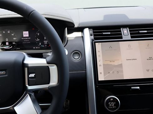 New 2025 Land Rover Discovery Dynamic SE image 30