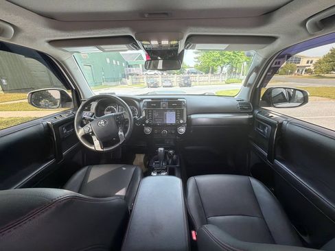 Used 2021 Toyota 4Runner Venture w/ Moonroof Package AWD/4WD image 18
