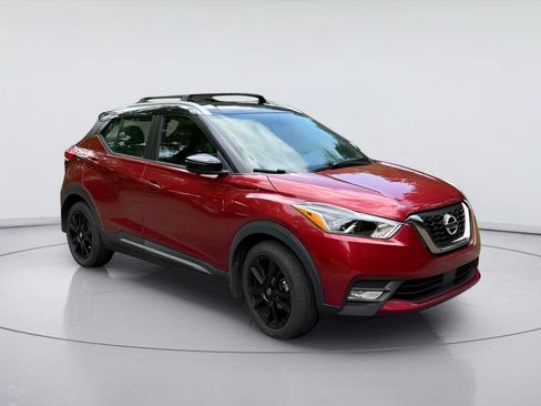 Used 2020 Nissan Kicks SR w/ Exterior Package FWD image 2