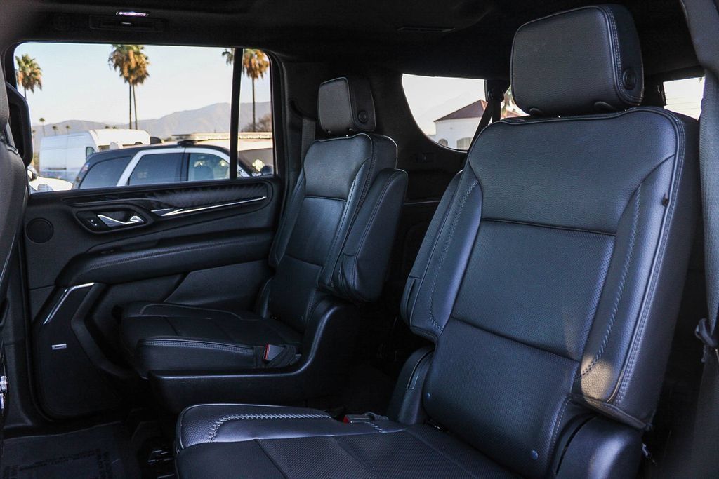Used 2024 GMC Yukon XL Denali AWD/4WD image 19