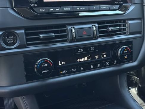Used 2025 Nissan Pathfinder S FWD image 29