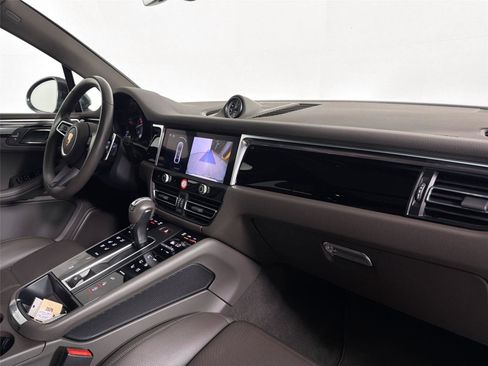 Certified 2023 Porsche Macan S AWD/4WD image 29