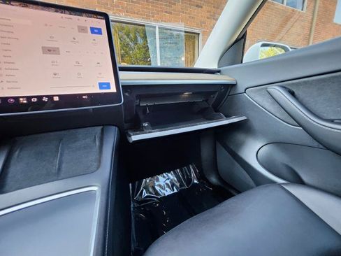 Used 2022 Tesla Model Y Long Range AWD/4WD image 57