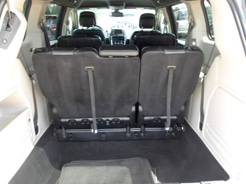 Used 2019 Dodge Grand Caravan SXT FWD image 12