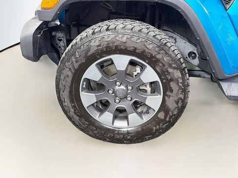 Used 2019 Jeep Wrangler Unlimited Sahara AWD/4WD image 32