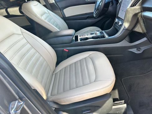 Used 2022 Ford Edge SEL w/ Convenience Package image 10