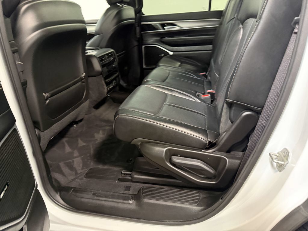 Used 2024 Jeep Wagoneer Series II AWD/4WD image 47