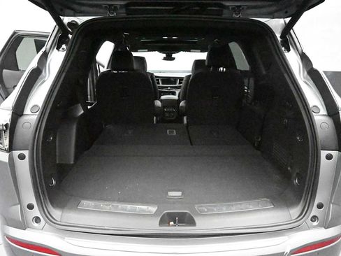 Used 2024 Buick Enclave Avenir AWD/4WD image 32