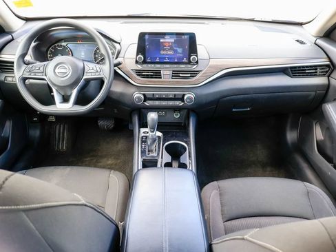 Used 2024 Nissan Altima 2.5 SV FWD image 6