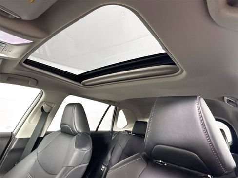 Certified 2022 Toyota RAV4 XLE Premium AWD/4WD image 6