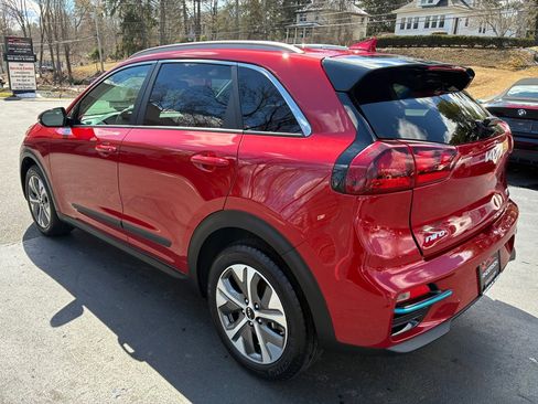 Used 2022 Kia Niro EX w/ Cold Weather Package image 7