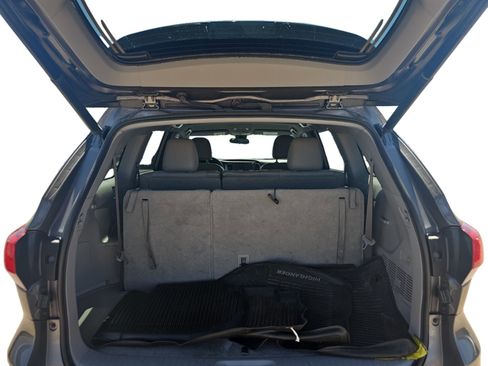Used 2019 Toyota Highlander Plus FWD image 19