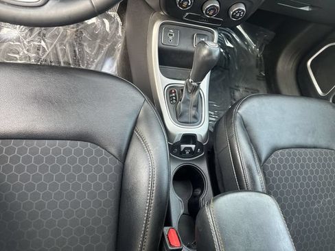 Used 2018 Jeep Compass Latitude FWD image 22