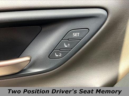 Used 2025 Toyota Crown AWD/4WD image 37