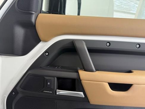 Used 2025 Land Rover Defender 110 S image 16