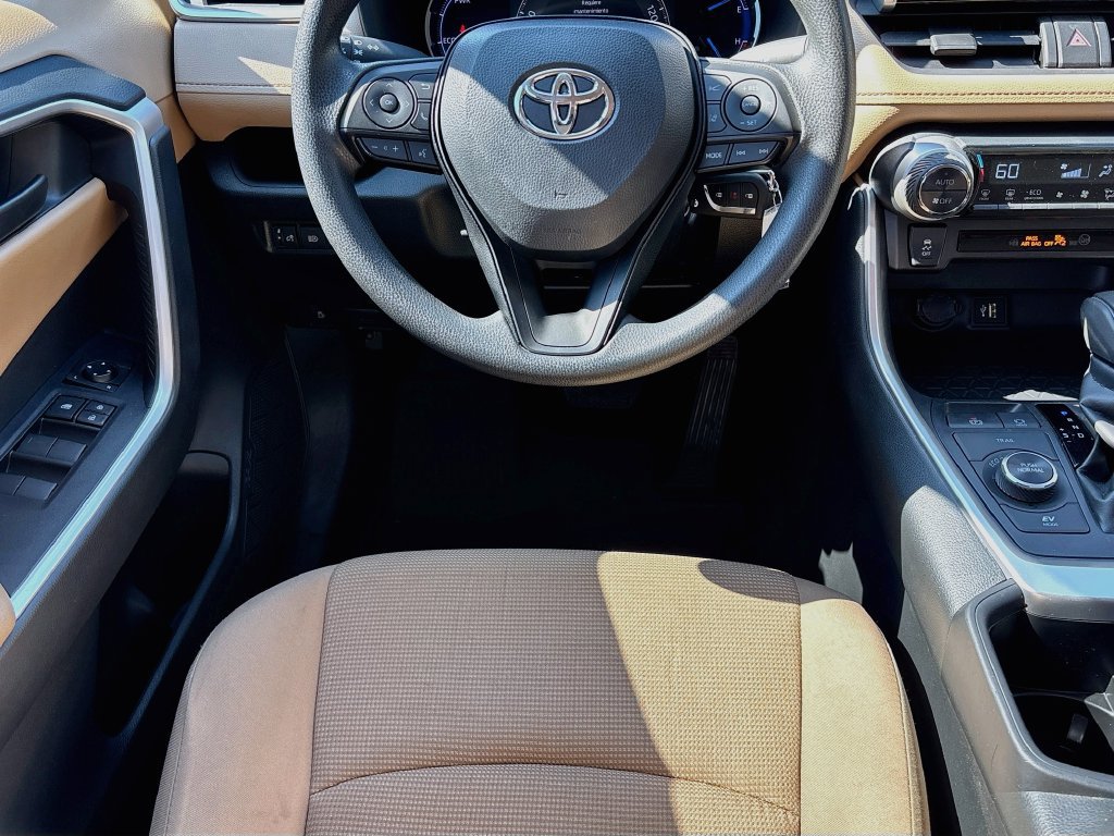 Used 2025 Toyota RAV4 LE AWD/4WD image 19