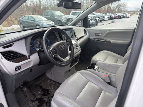 Used 2020 Toyota Sienna AWD image 6