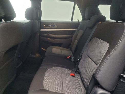 Used 2017 Ford Explorer XLT image 18