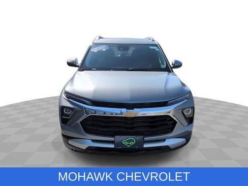 Used 2025 Chevrolet TrailBlazer LT w/ Driver Confidence Package AWD/4WD image 3