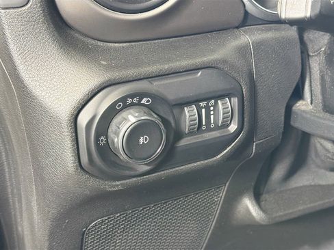 Used 2018 Jeep Wrangler Sport AWD/4WD image 13