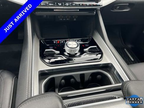 Certified 2024 Jeep Wagoneer Series II w/ Convenience Group I AWD/4WD image 38