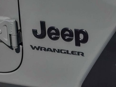 Certified 2022 Jeep Wrangler Willys image 11