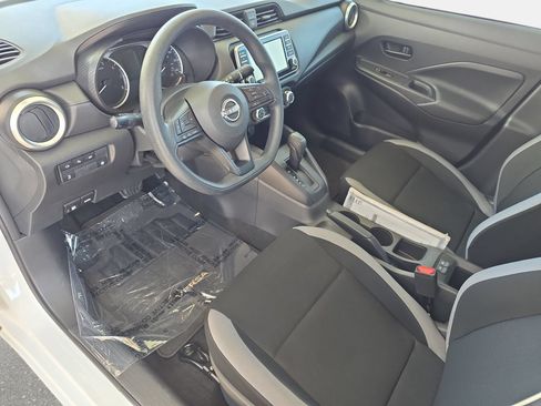 Used 2025 Nissan Versa S w/ Trunk Package FWD image 15