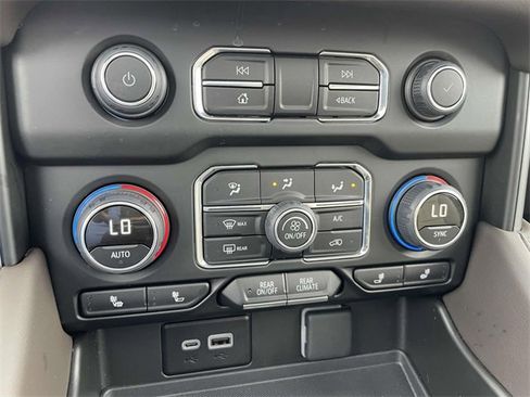 Certified 2024 Chevrolet Tahoe Z71 w/ Luxury Package image 22