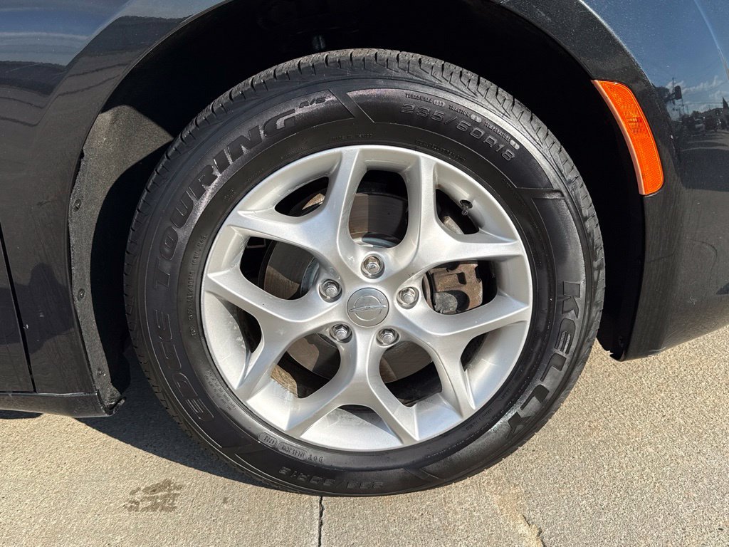 Used 2018 Chrysler Pacifica Touring Plus w/ Tire & Wheel Group FWD image 50
