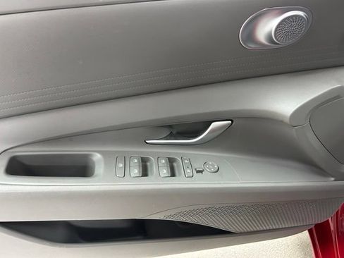 Used 2023 Hyundai Elantra SEL w/ Preferred Accessory Package FWD image 17