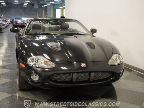Used 2002 Jaguar XK8 Convertible image 17