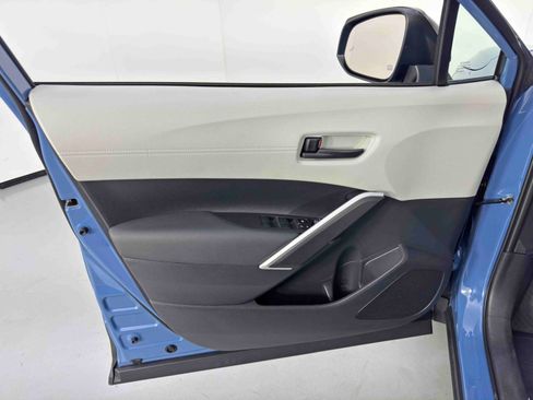 Used 2026 Toyota Corolla Cross LE image 37