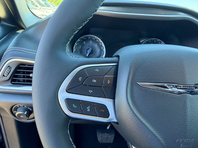 New 2026 Chrysler Pacifica Select FWD image 17