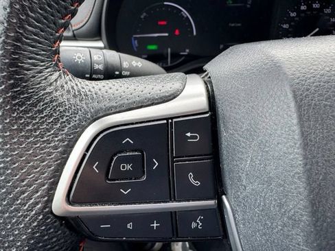 Used 2023 Toyota Sienna XSE w/ XSE Plus Package FWD image 25